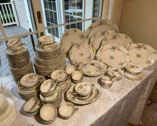 Theodore Haviland New York "Rosalinde" China (116pc)