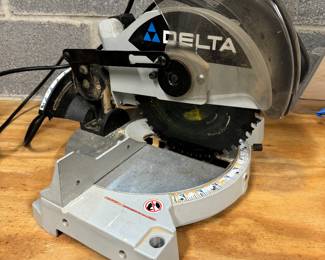 Delta Model 36-040 8-1/4 Compound Mitre Saw