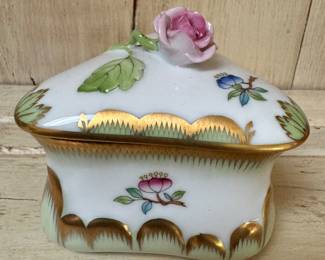 Herend Queen Victoria Green Strawberry Bonbon