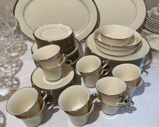 Lenox "Solitare" Medium China (66pc)