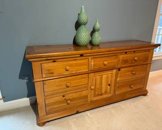 Broyhill 7 Drawer / 1 Door Dresser (70"W x 19"D x 33"H)