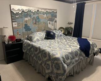 Beautiful bed set with like new Serta king mattress 