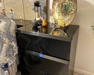 Second nightstand, decorative plate