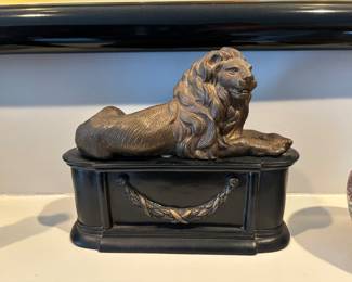 Elegant bronze lion 