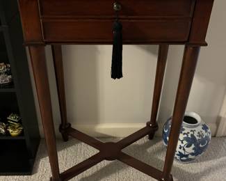 Elegant side table 