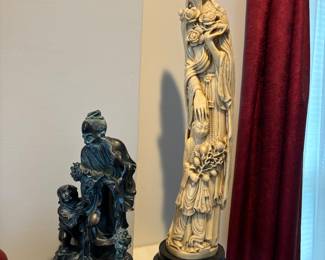 Antique Chinese statue 