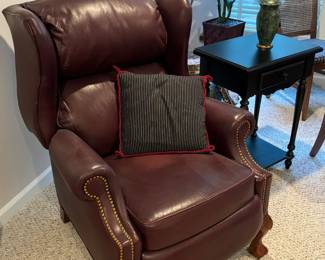 Elegant leather recliner