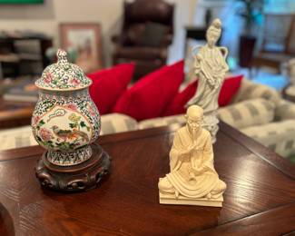 Chinese figurines and vase 