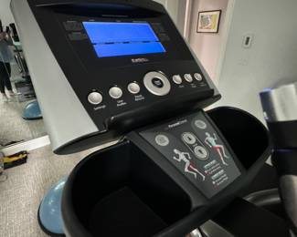 Life Fitness X3 Advanced Elliptical Trainer. Photo 2 of 5.