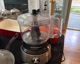 T136 - $20 Hamilton Beach Food Processor. 