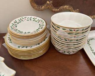 T101 - $225 Lenox Dimensions Holiday dinnerware. 3 piece service for 10