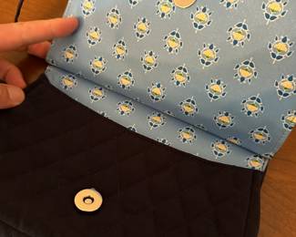 T196 - $20 Vera Bradley Purse - black 