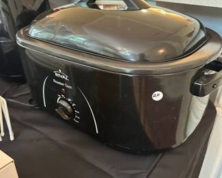 T131 - $20 Rival Roaster Oven. 