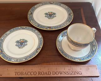 T96 - $250. Service for 6. Lenox Autumn 4 pc setting