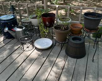T32 - Garden Pots are priced individually. $2-$10 depending on size/condition)