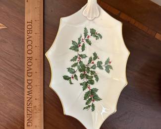 T98 - $15 Lenox Holly Holiday Dish