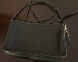 T45 - $75. Vintage Coach - Dark Green Leather "Basic Bag" style 056-7127. 
