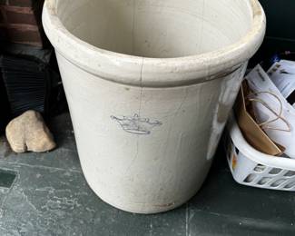 Giant Crock,  large, has some Stress Cracks 