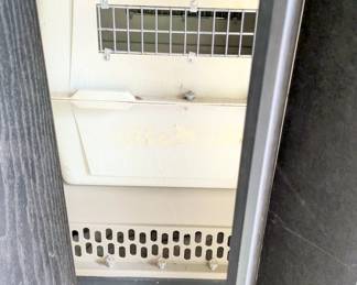 animal cages 