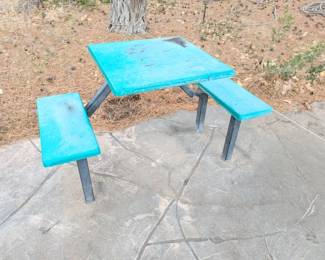 outdoor table 