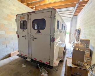 horse trailer 