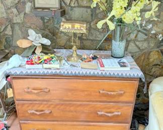bachelor chest 