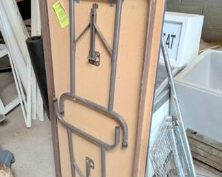 folding table 