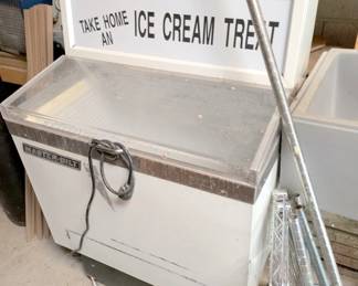 ice cream display 