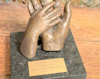 hands statue