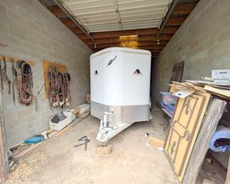 horse trailer 
