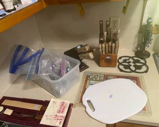 Cutlery, everyday bagged, Knives, cutting boards