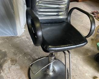 Hair Stylist pump chair $ 90.00      22.5"w 23"d 44"t