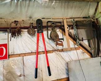 Bolt cutters & pulley