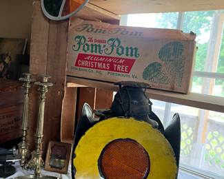 Railroad light & pom pom tree