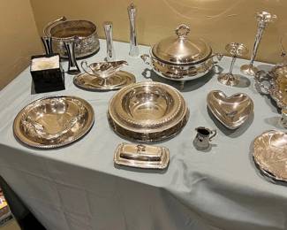 various silverplate pieces, various pieces of Nambe
