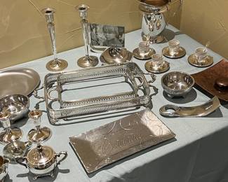 various silverplate pieces, various pieces of Nambe