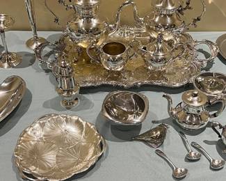 various silverplate pieces, various pieces of Nambe