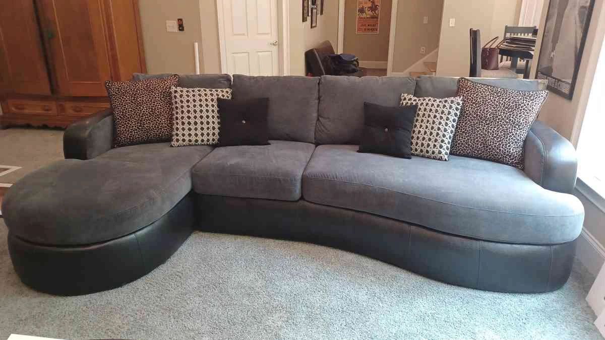 "Behold Mount Vintage" in North Augusta, SC Starts Closing Wed 7/3 at 8p. Pickup Fri 7/5 from 3-6p. Please click here to view more photos, descriptions, and current bids: https://ctbids.com/estate-sale/29544