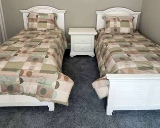 "Behold Mount Vintage" in North Augusta, SC Starts Closing Wed 7/3 at 8p. Pickup Fri 7/5 from 3-6p. Please click here to view more photos, descriptions, and current bids:&nbsp;https://ctbids.com/estate-sale/29544