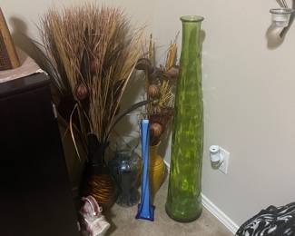 home decor, vases, etc