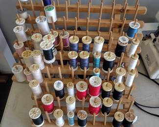 Sewing thread spool organizers