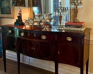 Sideboard in flame mahogany 