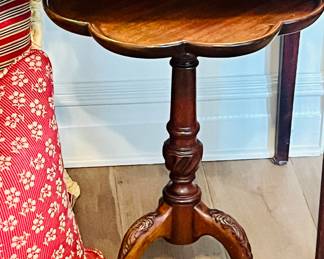 Small pie crust walnut table 