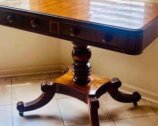 East lake entry table or desk in BEAUTIFUL condition 