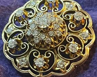 Large “Rose Window” 1930s diamond and gold brooch/pendant