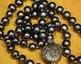 Tahitian pearls from the Victorian era 