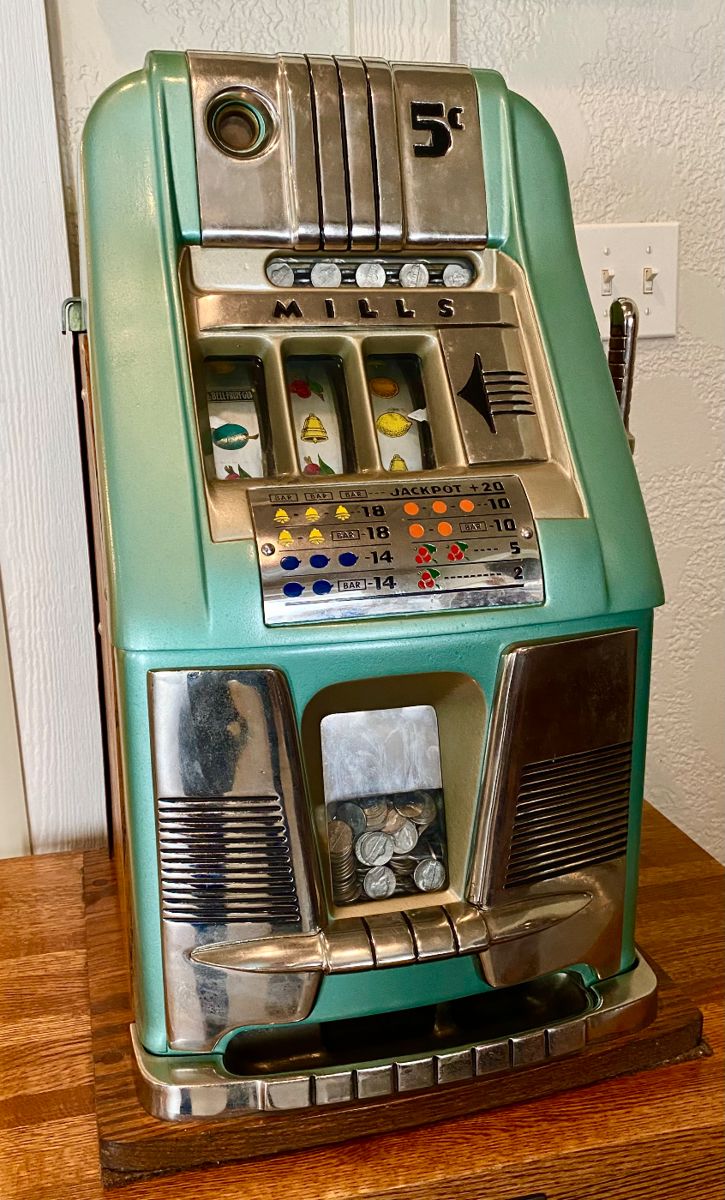 Very NICE 1930's ( 1933 believed ) working Mills High Top Slot Machine.