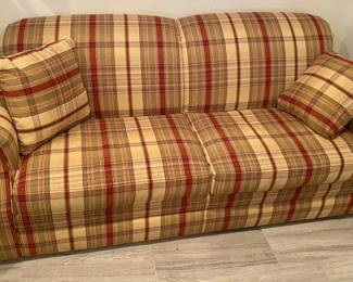 Excellent barely used Broyhill Studio Plaid Fabric Sofa. Pet & Smoke free home.