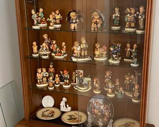 Nice Vintage Display Cabinet.