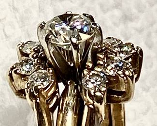 6 Prong setting in center to protect the Quality Diamond.